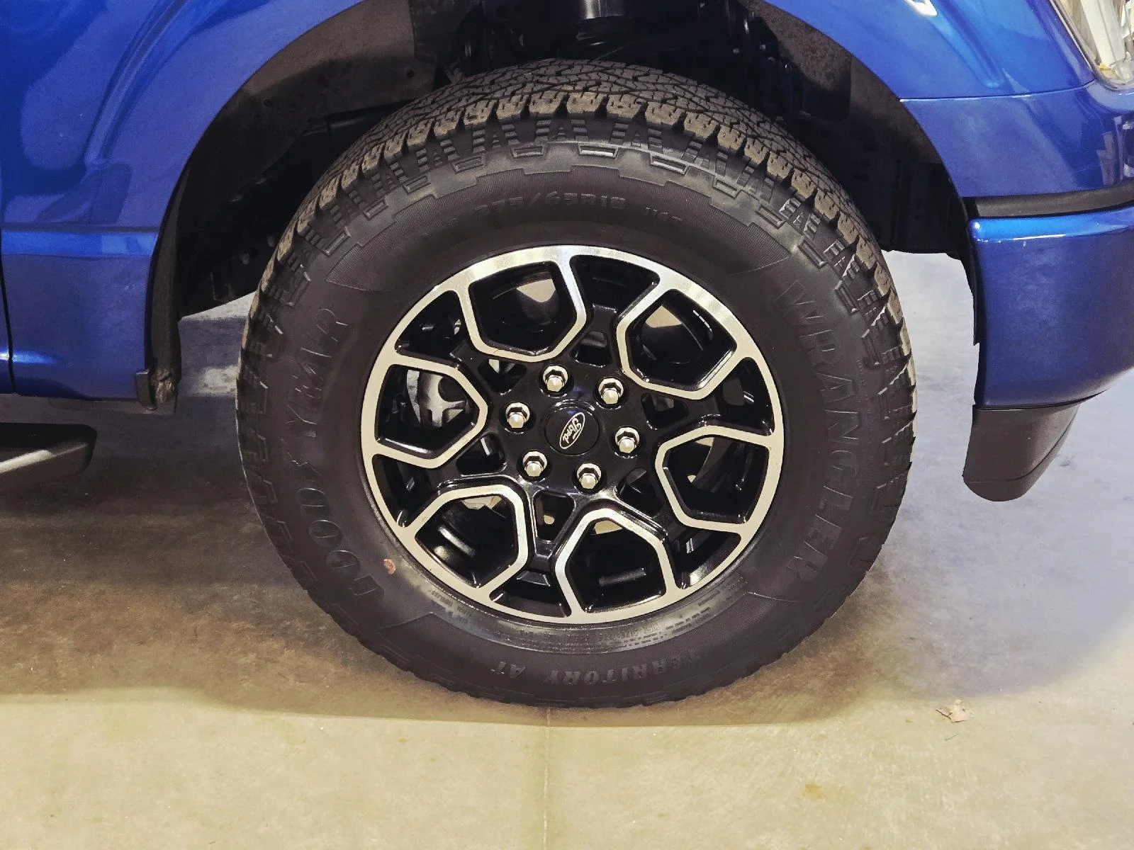 Used 2023 Atlas Blue Ford XLT image 21