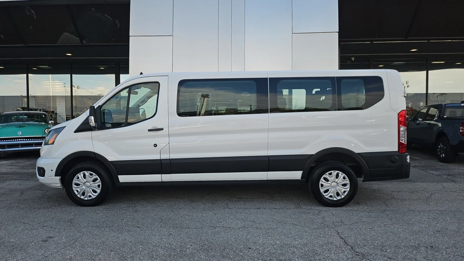 Used 2024 Oxford White Clearcoat Ford XLT RWD image 2