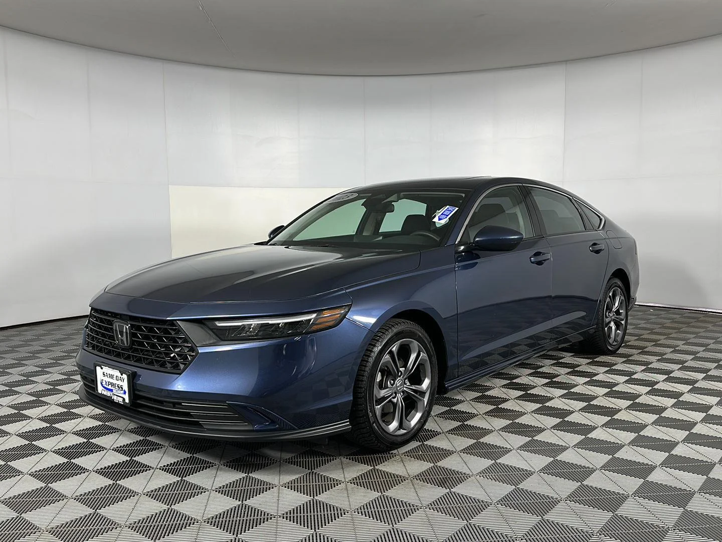 Used 2023 Canyon River Blue Metallic Honda EX image 4