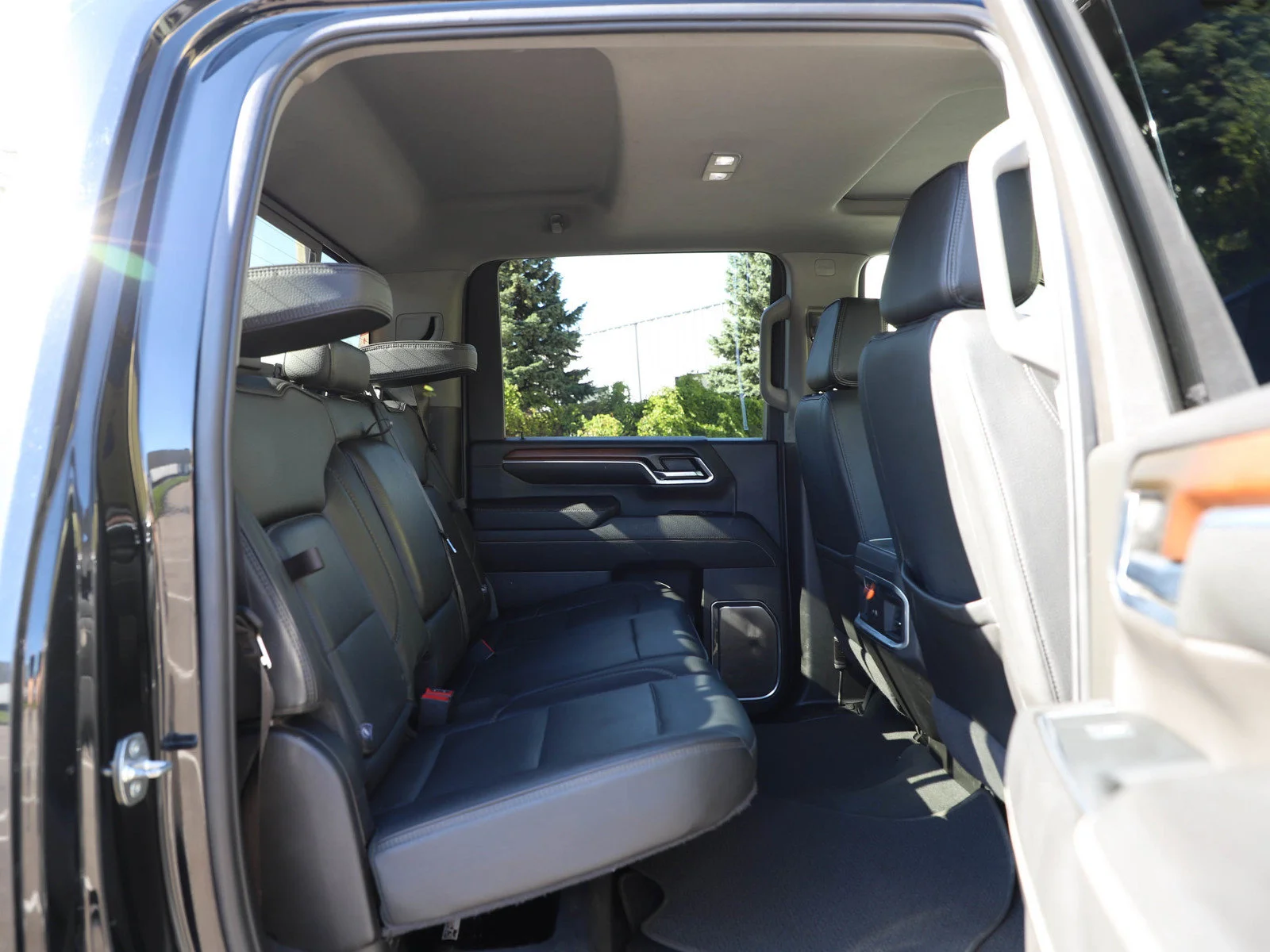 Used 2024 Onyx Black GMC Denali image 11