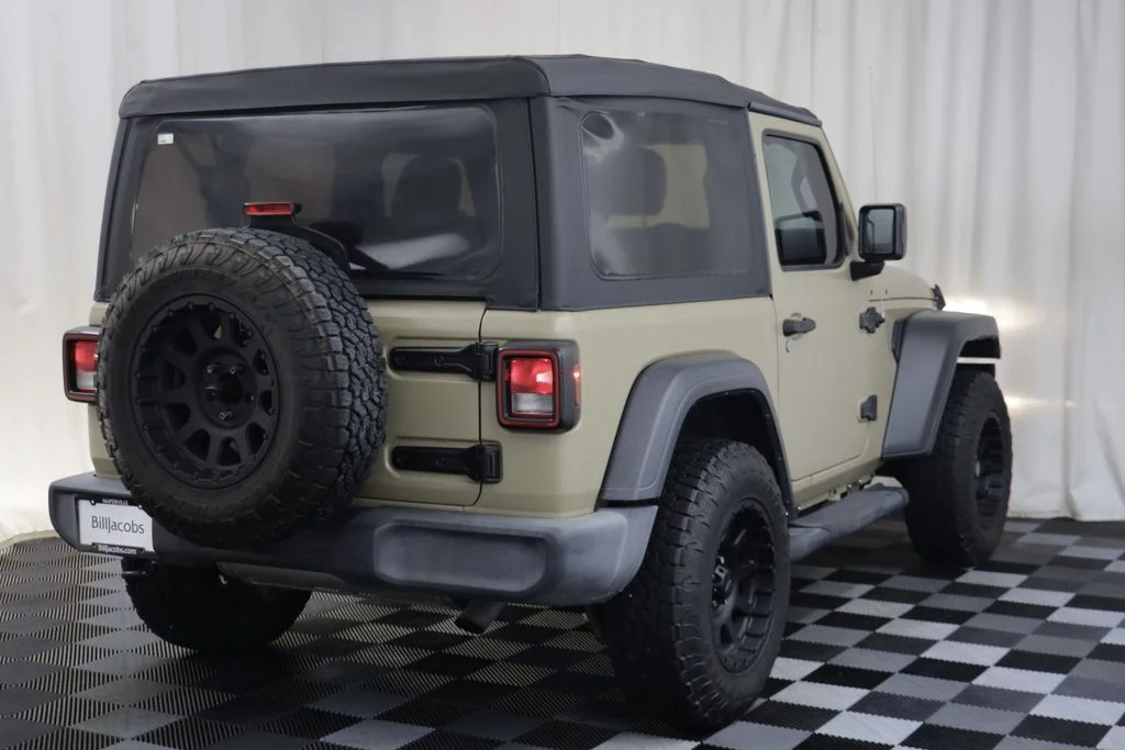 Used 2019 Bikini Pearlcoat Jeep Sport S image 16