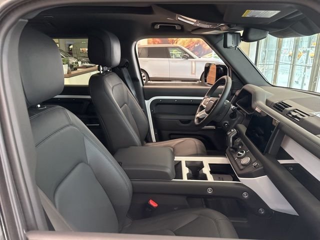 2025 Land Rover Defender X-Dynamic SE - Photo 7