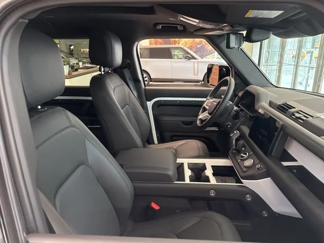 New 2025 Fuji White Land Rover X-Dynamic SE image 7