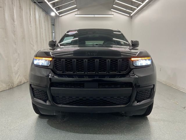 Used 2023 Black Jeep Altitude image 3