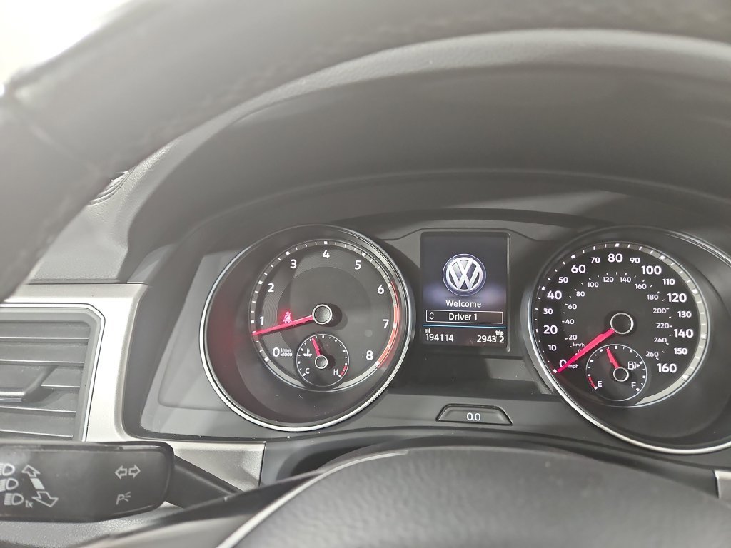 Used 2018 White Volkswagen 3.6L V6 SE image 16