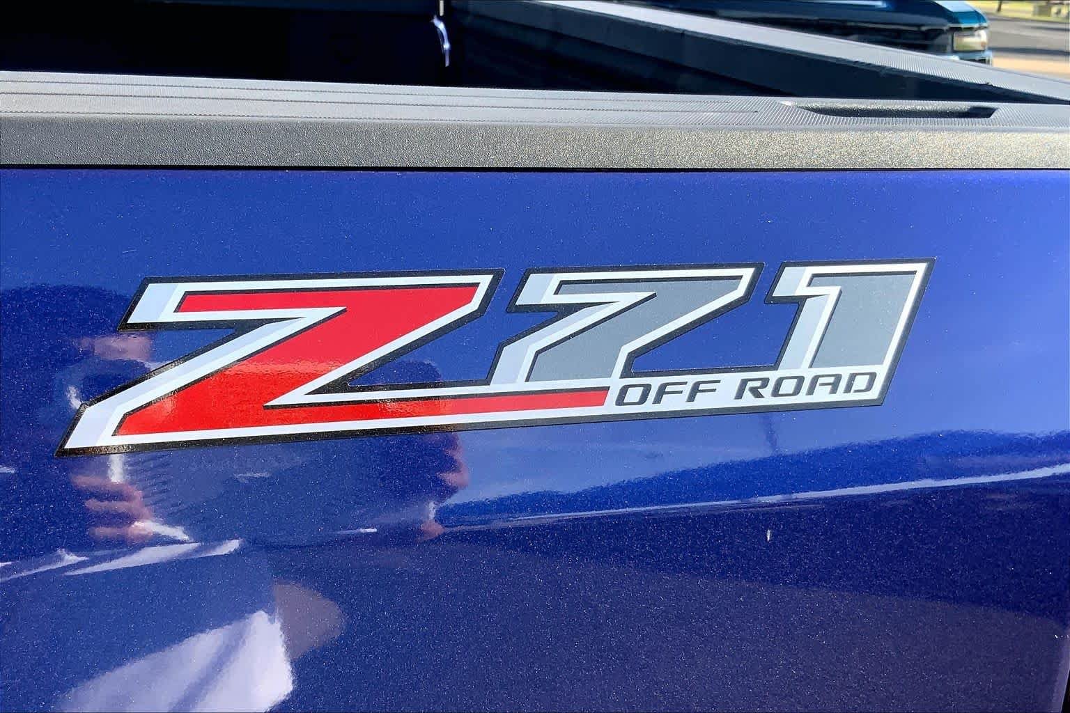 Used 2016 Laser Blue Chevrolet 4WD Z71 image 10