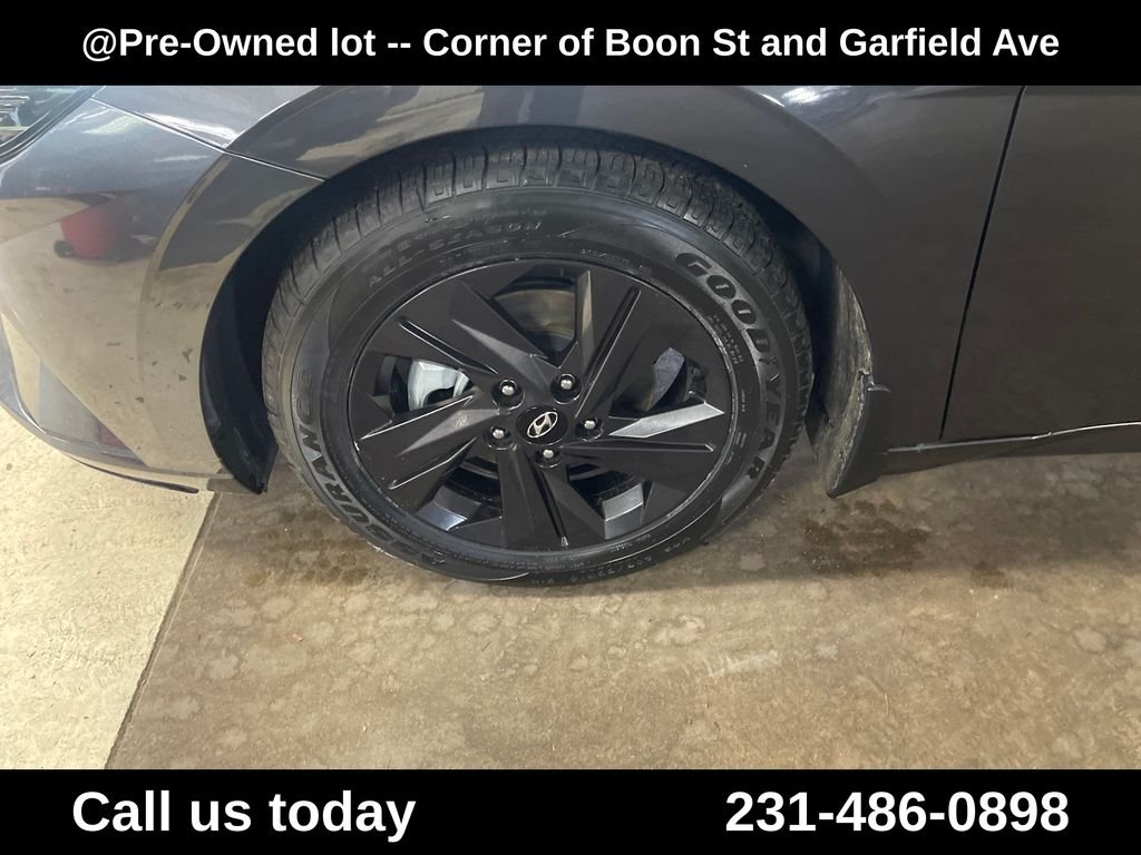 Used 2022 Gray Hyundai SEL image 11