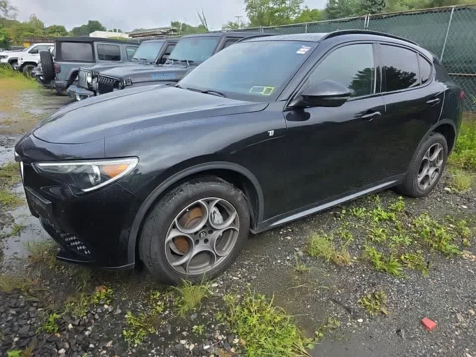 Used 2023 Vulcano Black Metallic Alfa Romeo Ti image 2
