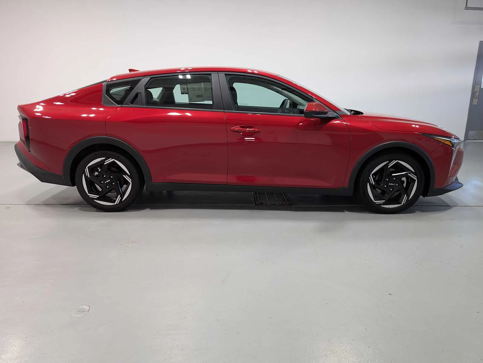 Used 2025 Currant Red Kia EX image 7