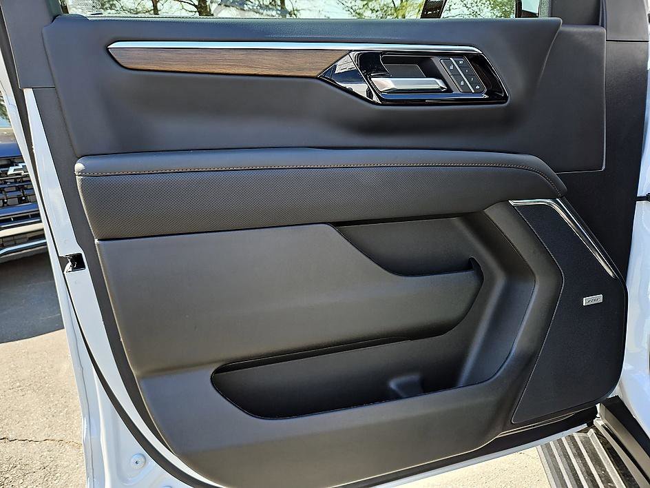 2026 Chevrolet Suburban High Country - Photo 14