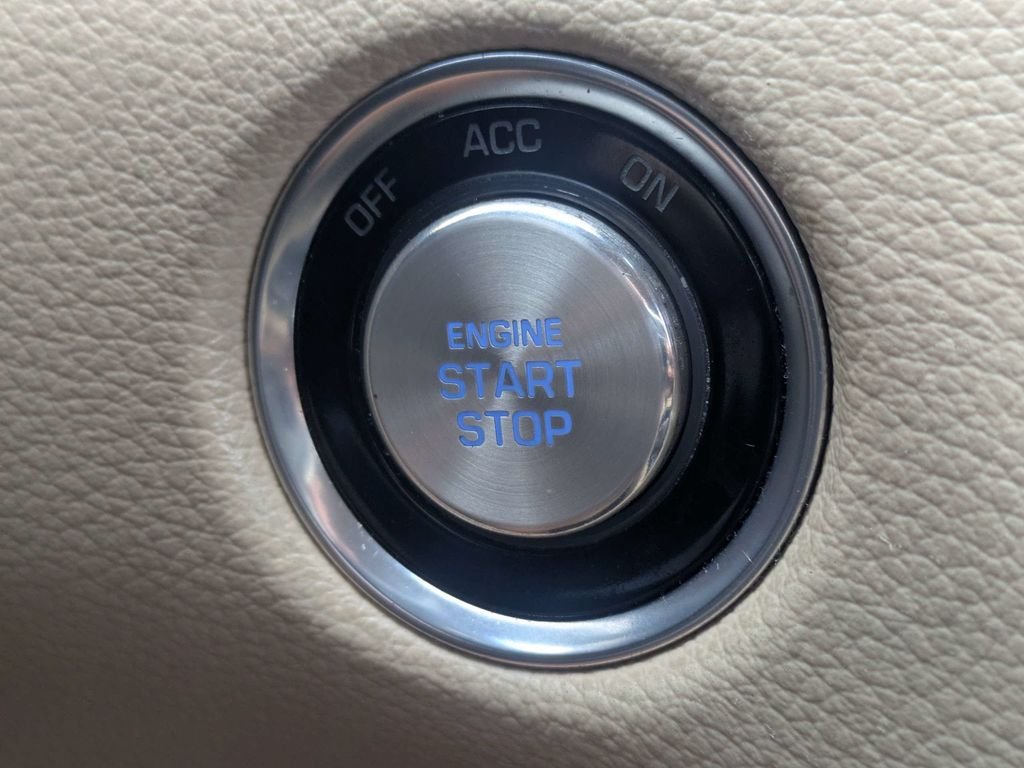 Used 2016 Blue Hyundai 3.8 image 31