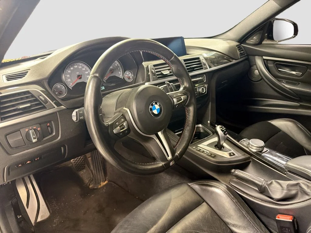 Used 2018 Orange BMW Base image 4