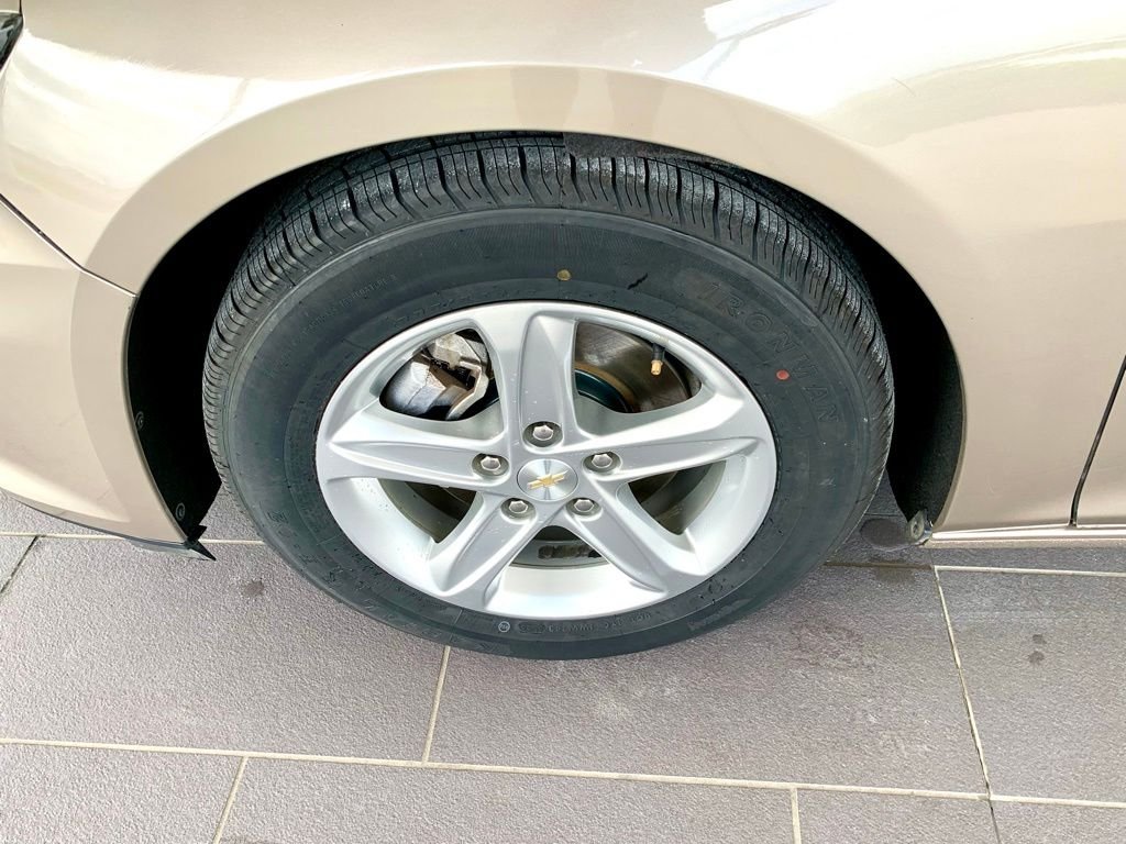 Used 2023 Gray Chevrolet LT image 10