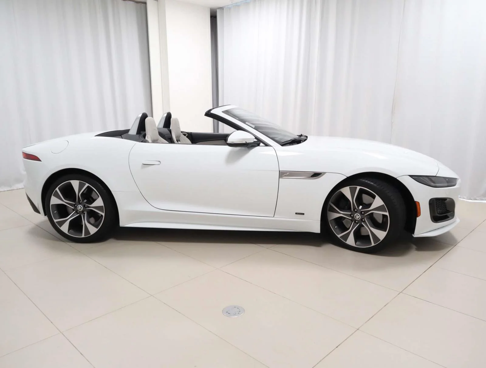 Used 2024 White Jaguar P450 image 6