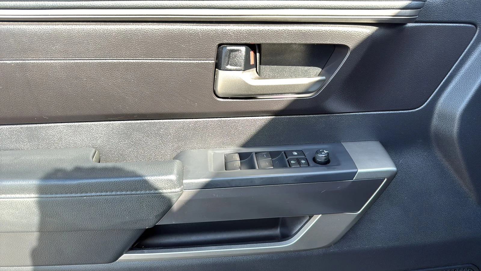 Used 2022  Toyota SR5 image 11