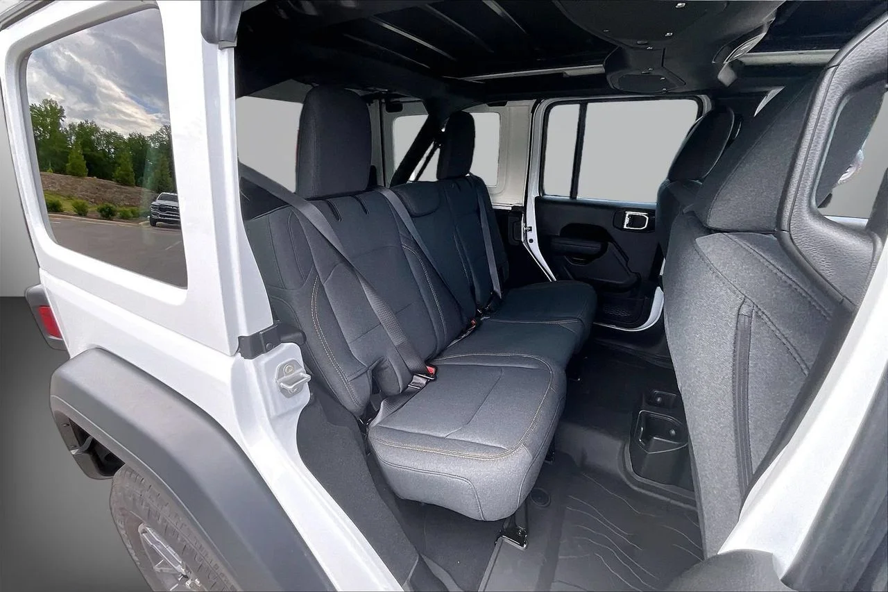 New 2026 Bright White Clear-Coat Exterior Paint Jeep Sport S image 17