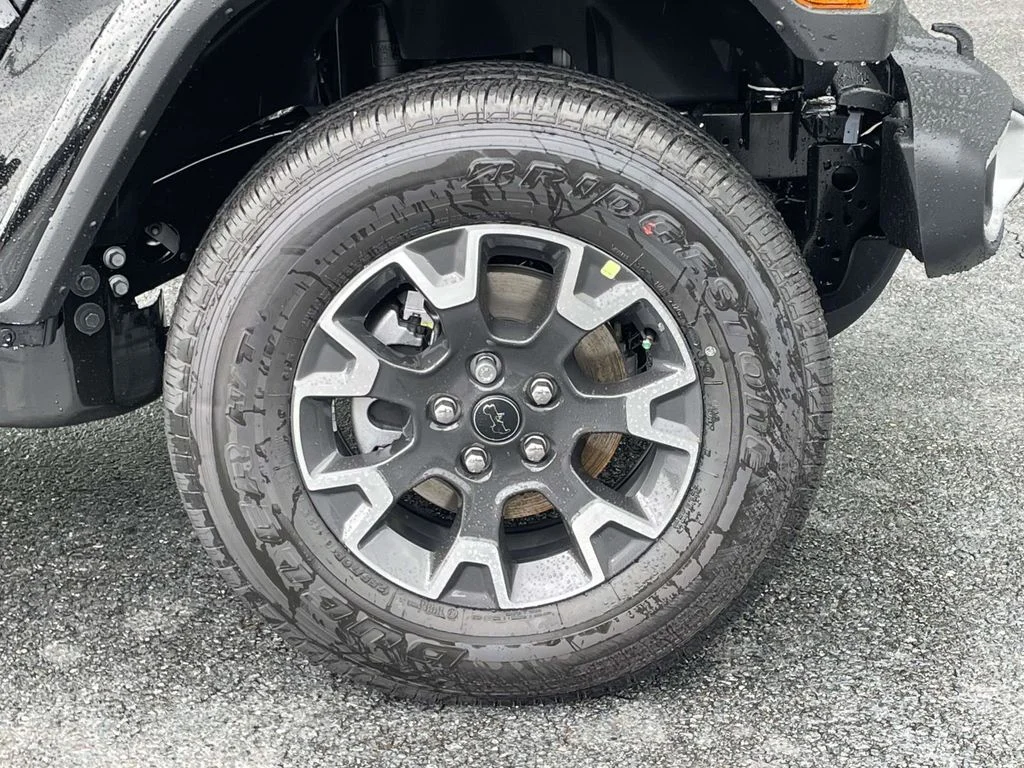 New 2026 Black Clear-Coat Exterior Paint Jeep Sahara image 10
