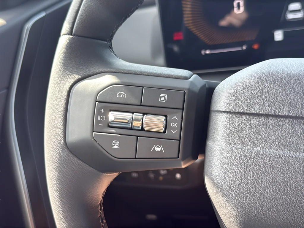 New 2027 Frost Blue / Black Roof Kia X-Line S image 16