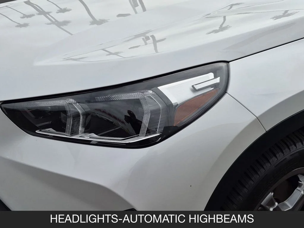 Used 2024 White BMW xDrive28i image 10
