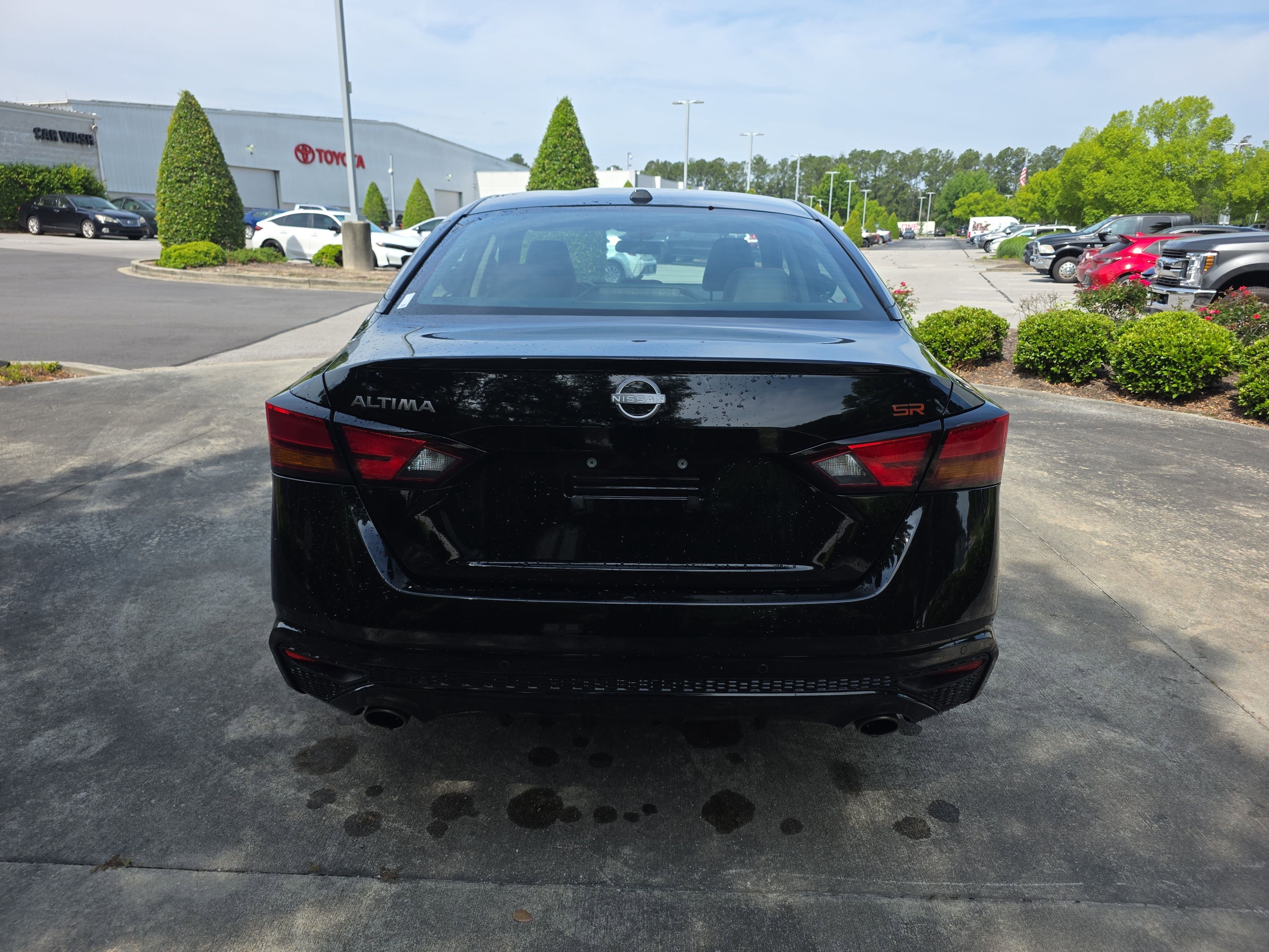 Used 2025 Super Black Nissan SR image 4