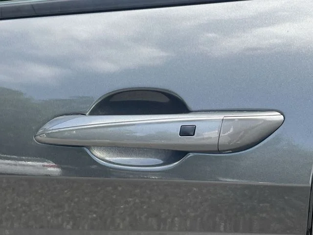 Used 2025 Gray Hyundai SEL Sport image 40