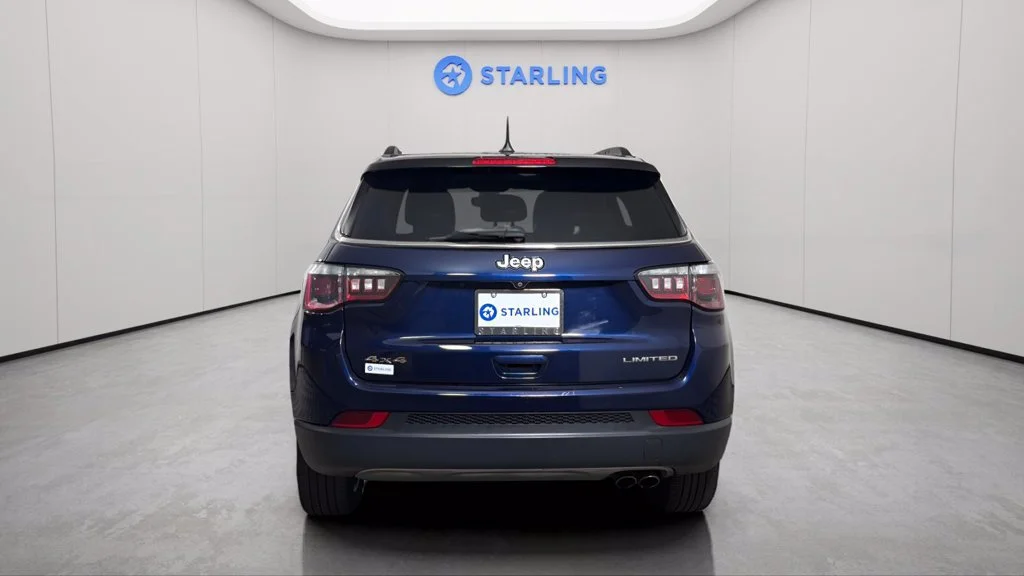 Used 2018  Jeep Limited image 7