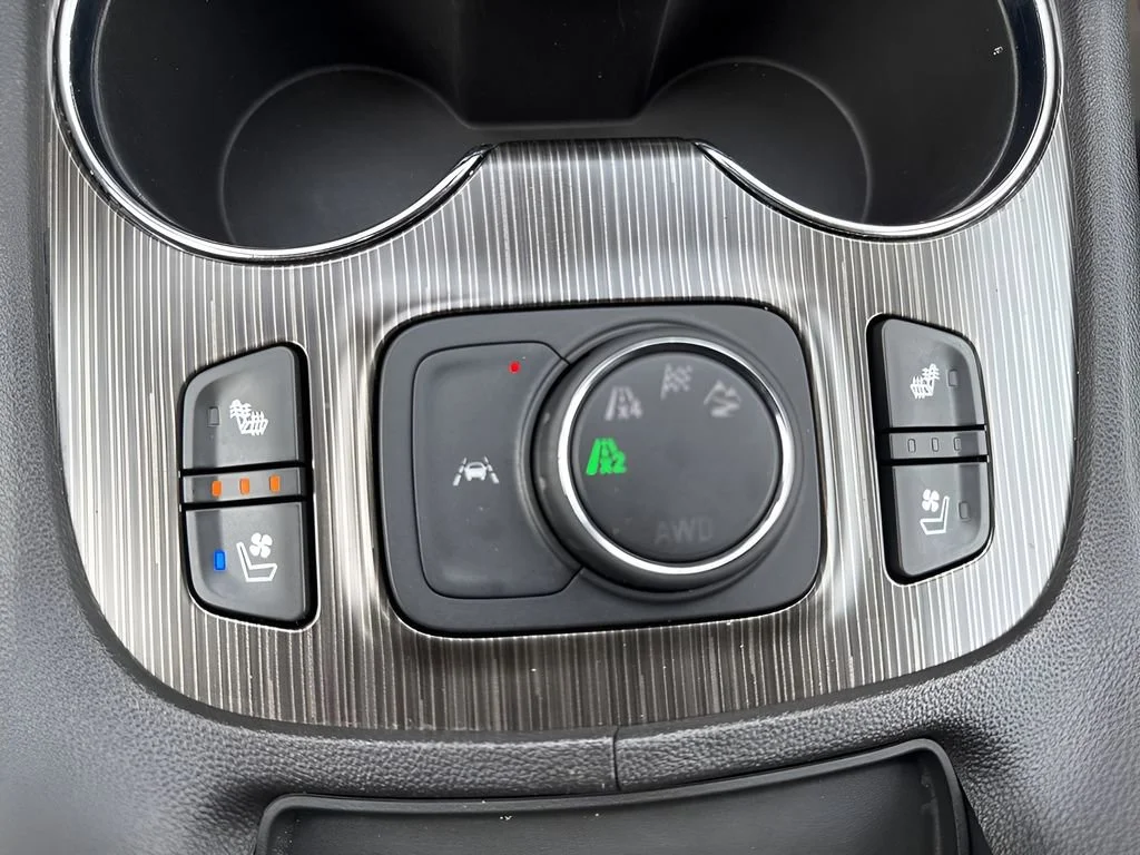 Used 2023 Summit White GMC SLT image 24