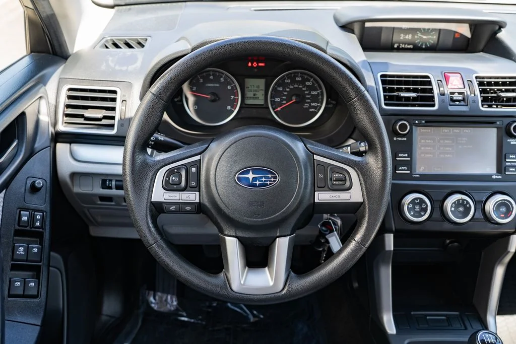 Used 2017 Gray Subaru 2.5i image 12