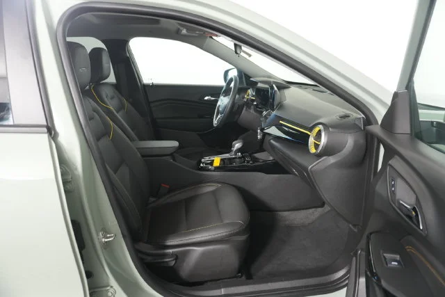 Used 2025 Green Chevrolet ACTIV image 29
