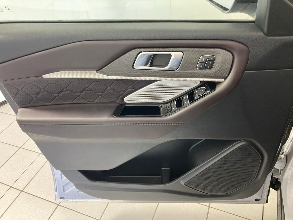 Used 2025 White Ford Platinum image 12