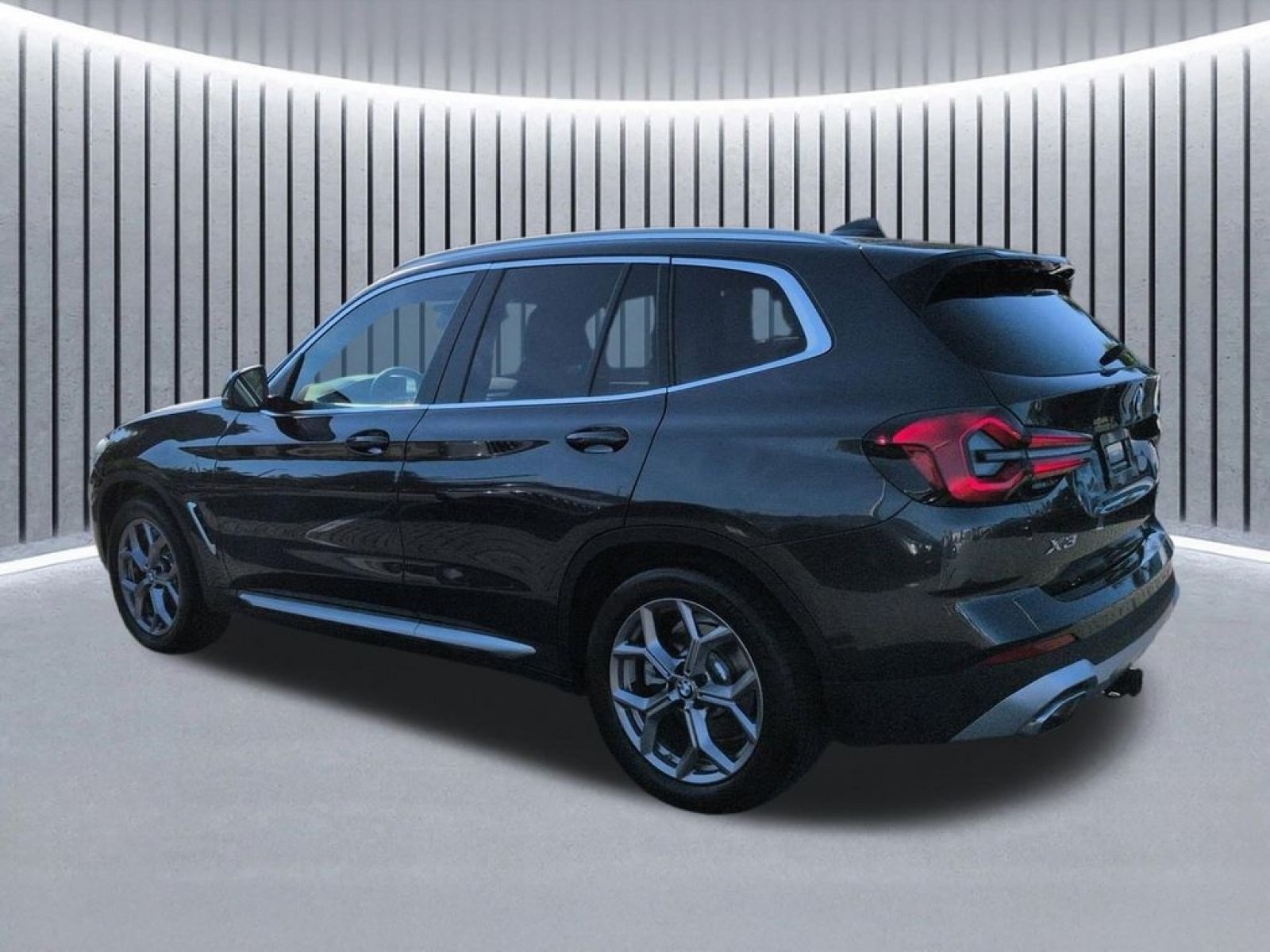 Used 2022 Dark Graphite BMW xDrive30i image 7