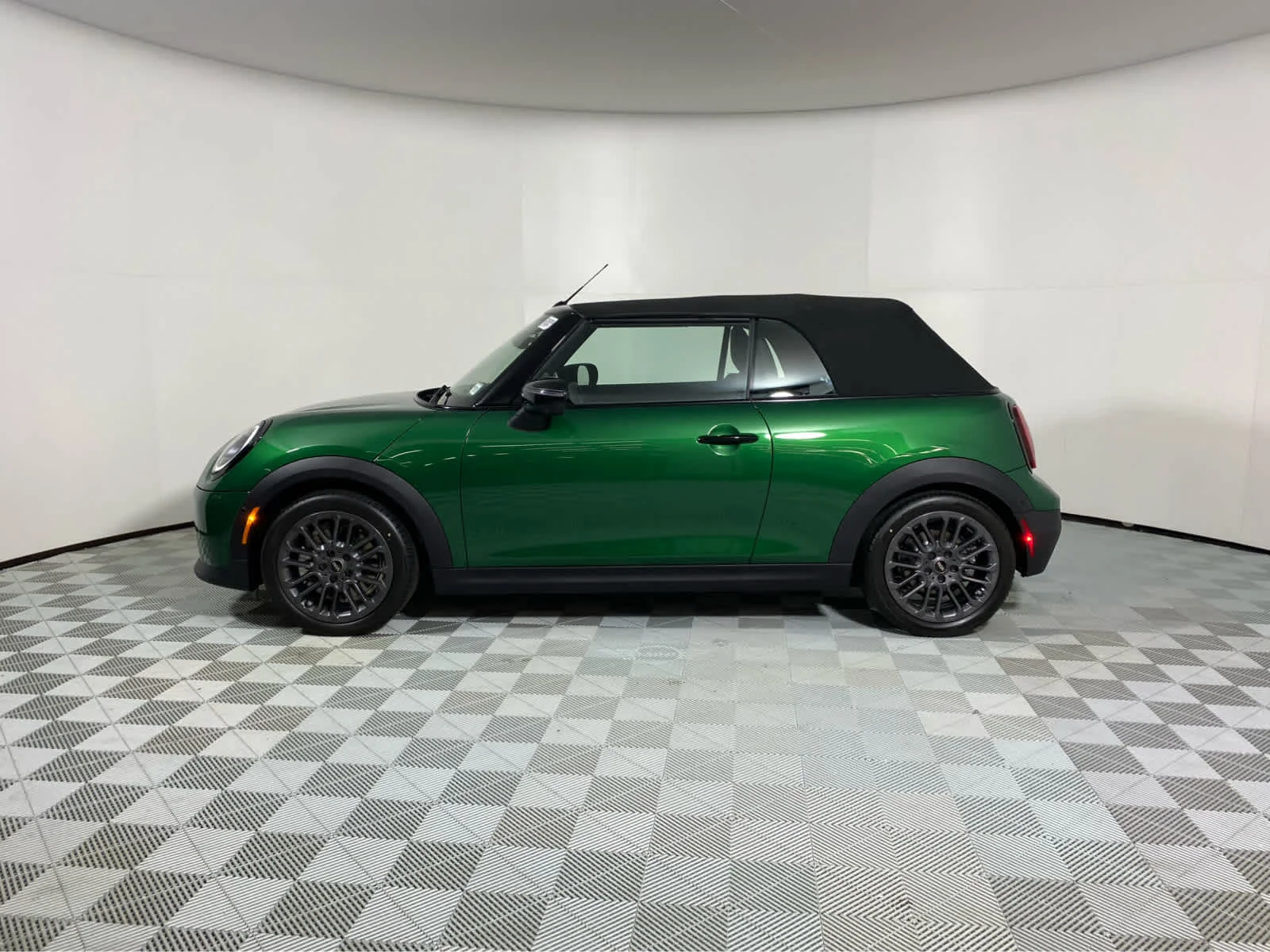 2026 MINI Convertible S - Photo 17