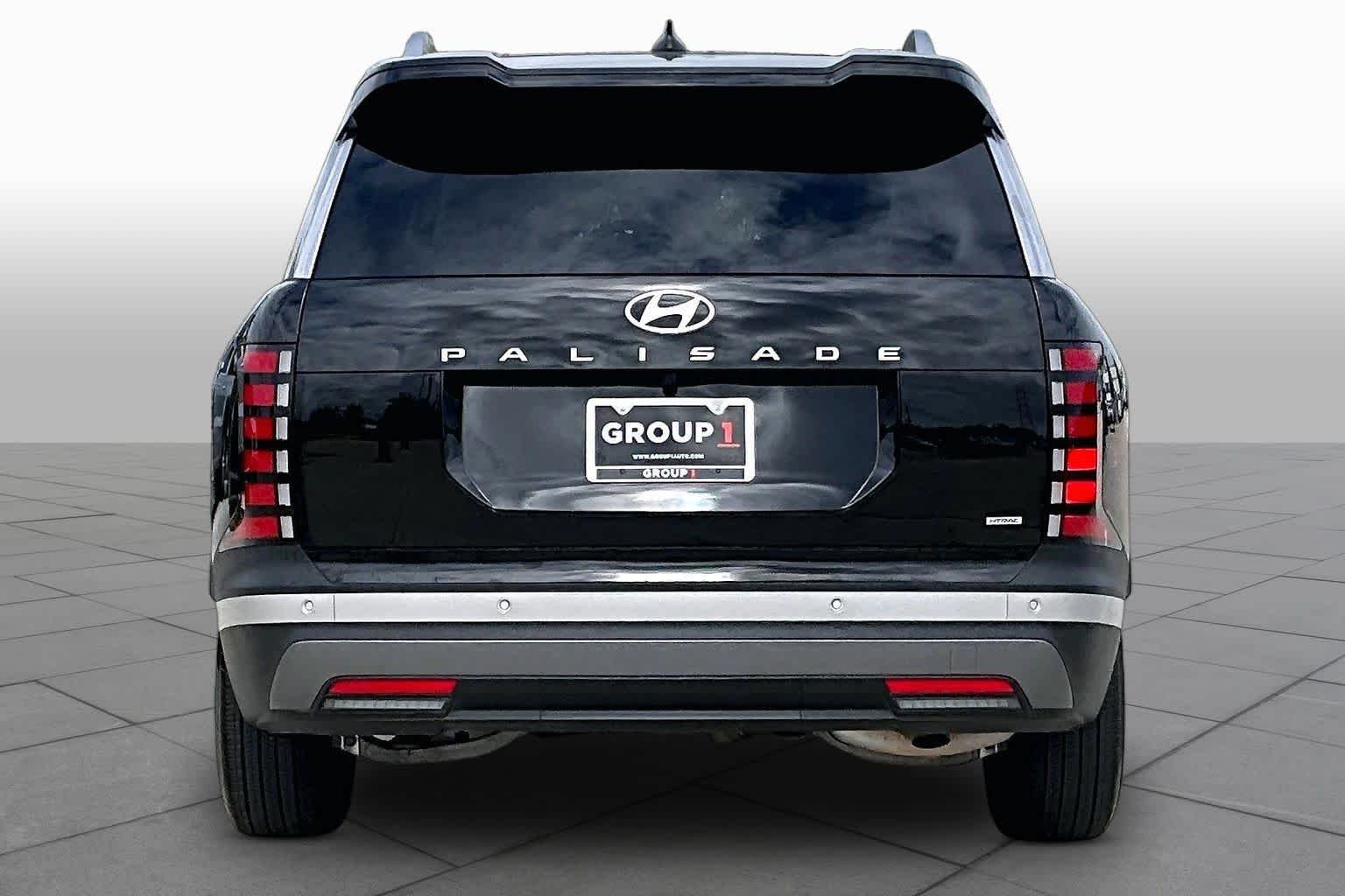 Used 2026 Abyss Black Pearl Hyundai SEL 7P image 5