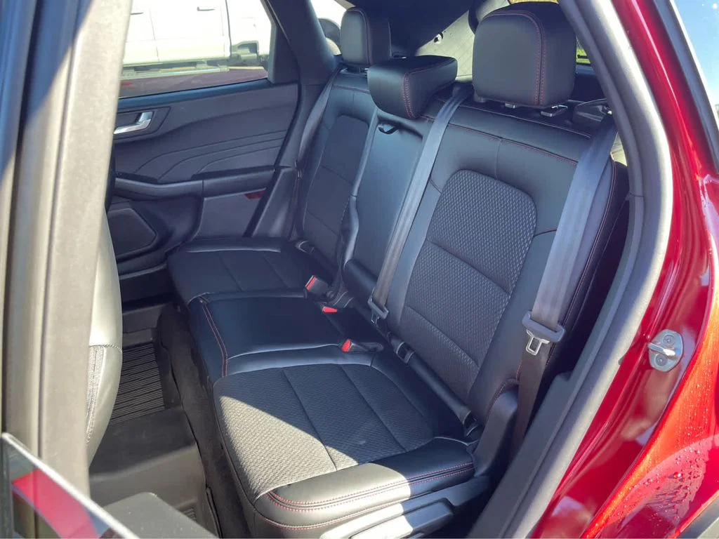 2025 Ford Escape ST-Line - Photo 32