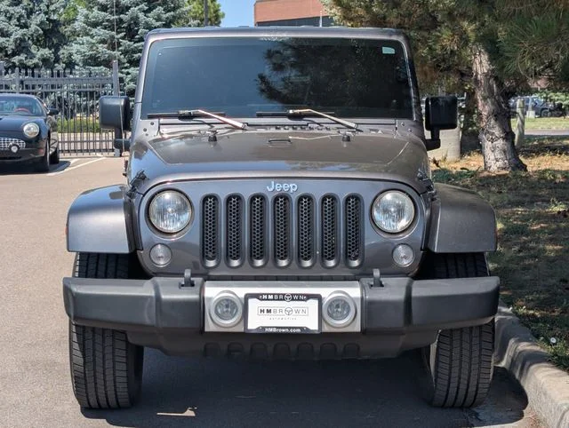 Used 2014 Crystal Metallic Jeep Unlimited Sahara image 6