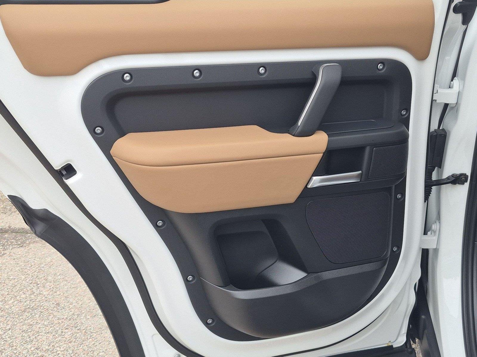 New 2026 Fuji White Land Rover S image 27