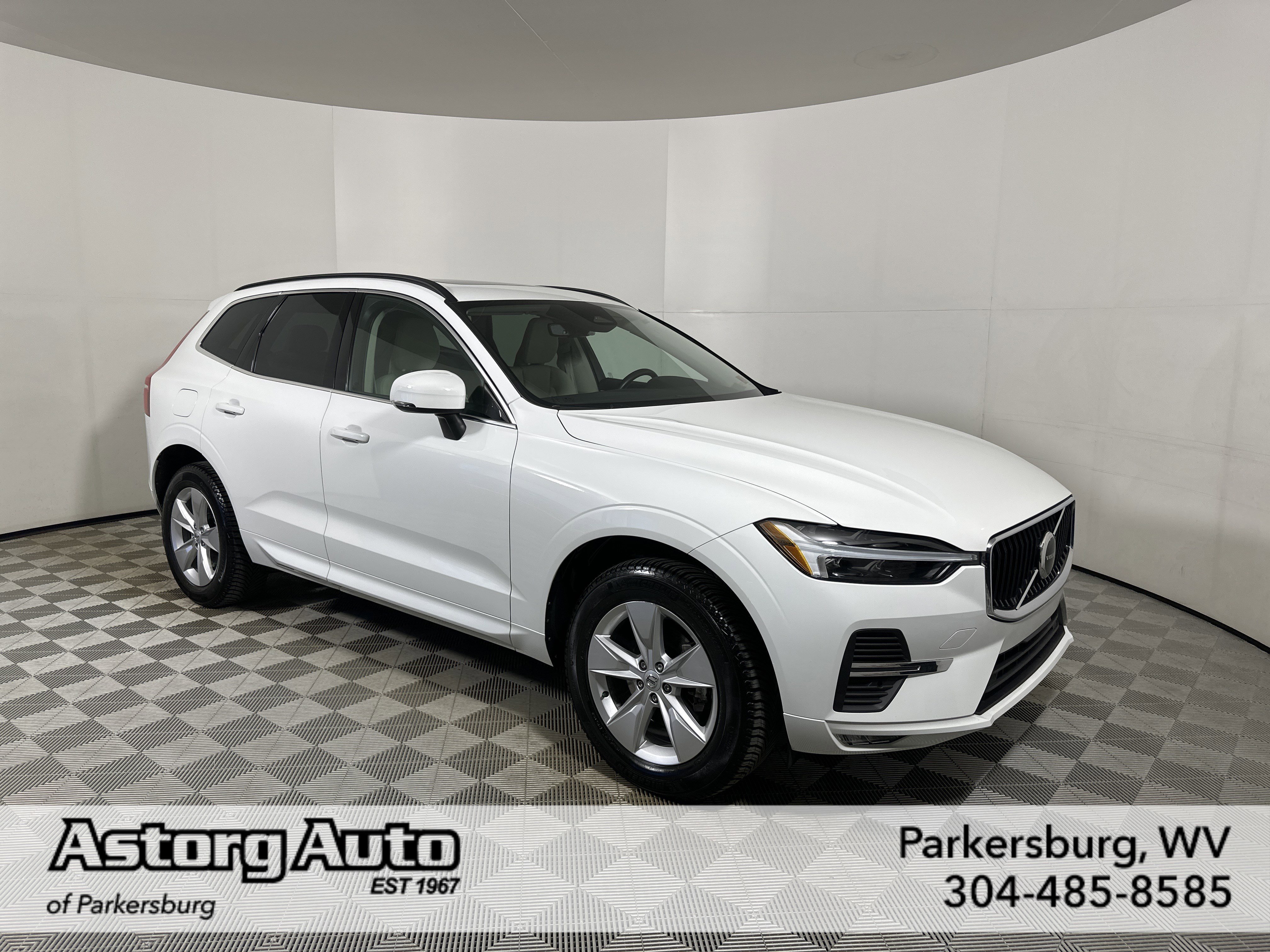 2022 Volvo XC60 B5 Momentum AWD's photo