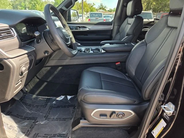 New 2026 High Gloss Black Exterior Paint Jeep Limited Reserve image 3