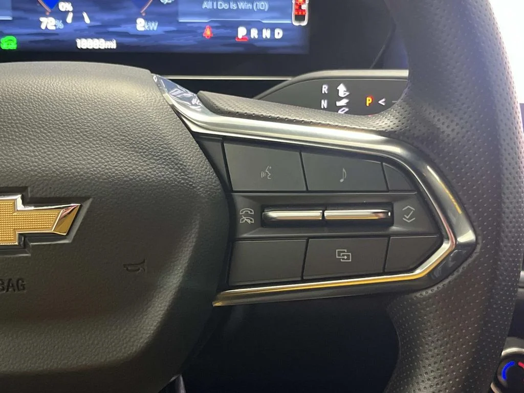 Used 2025 Summit White Chevrolet LT image 19