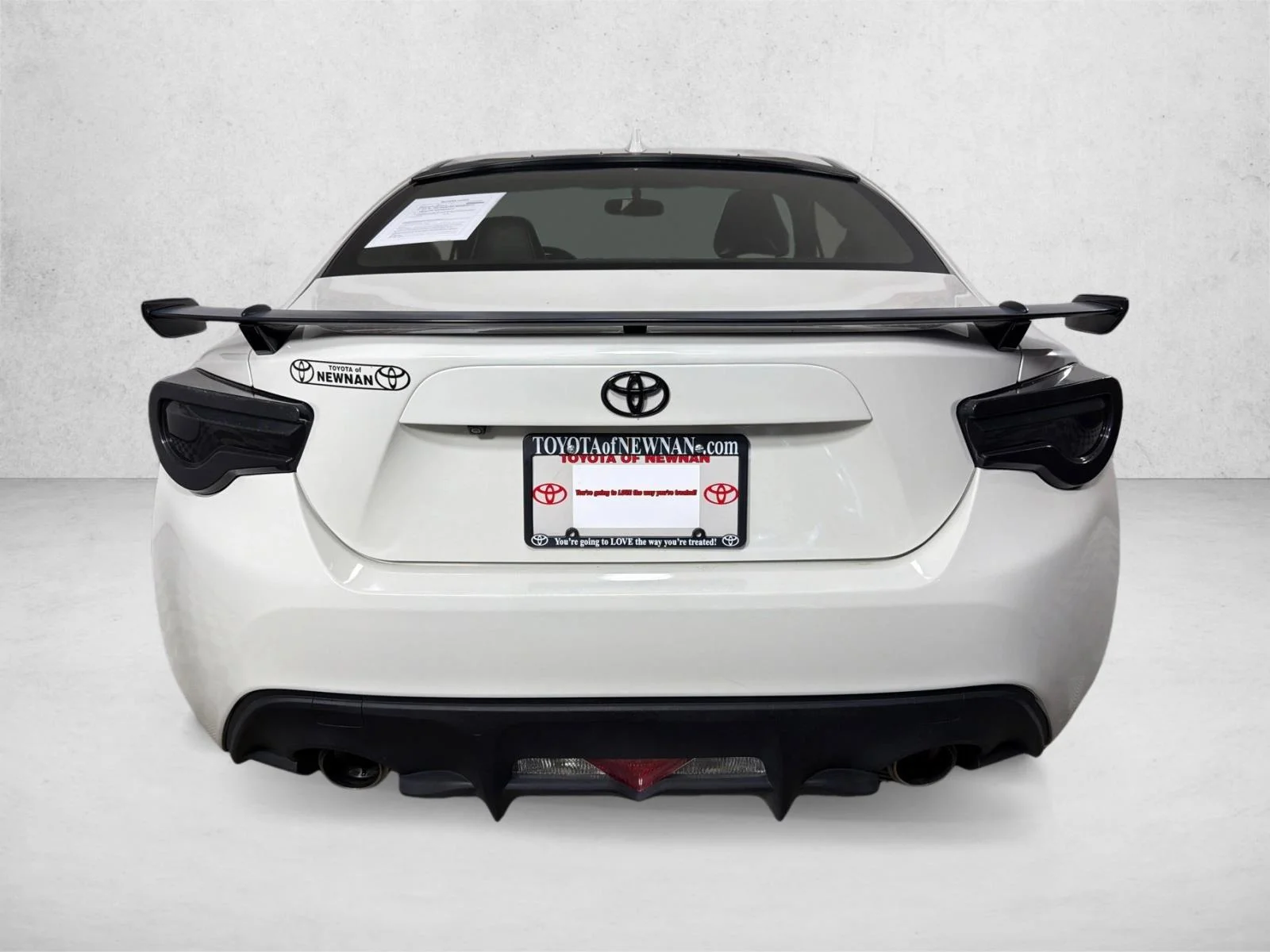 Used 2017 White Toyota  image 4