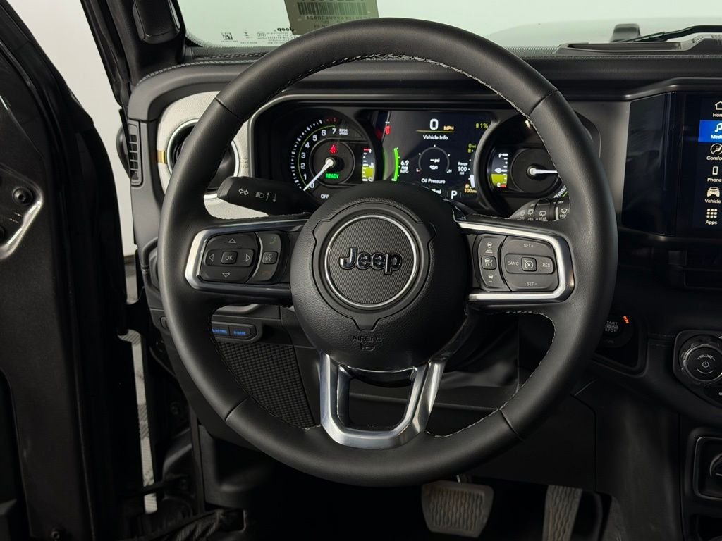 Used 2025 Crystal Metallic Jeep Sahara 4xe image 13