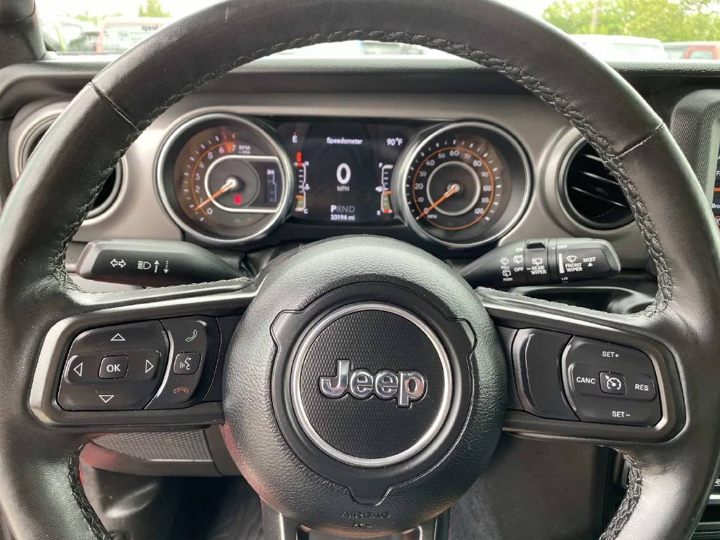Used 2022 Red Jeep Sport S image 17
