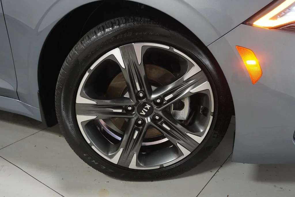 Used 2021 Everlasting Silver Kia EX image 25