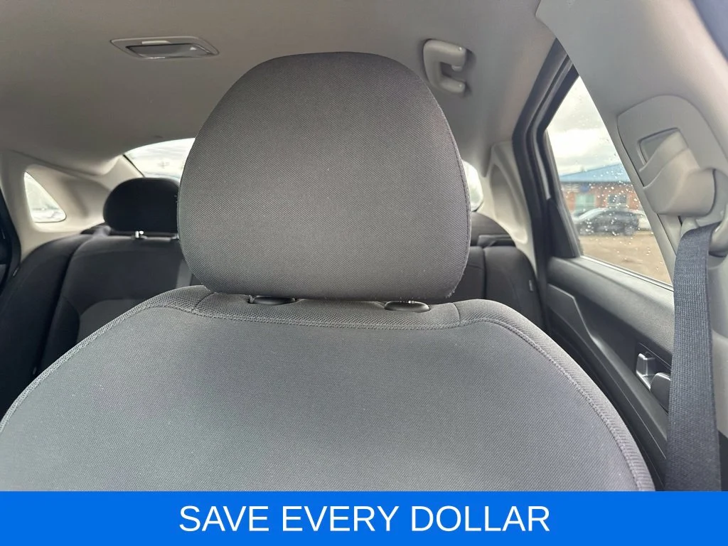 Used 2023 White Kia LXS image 10