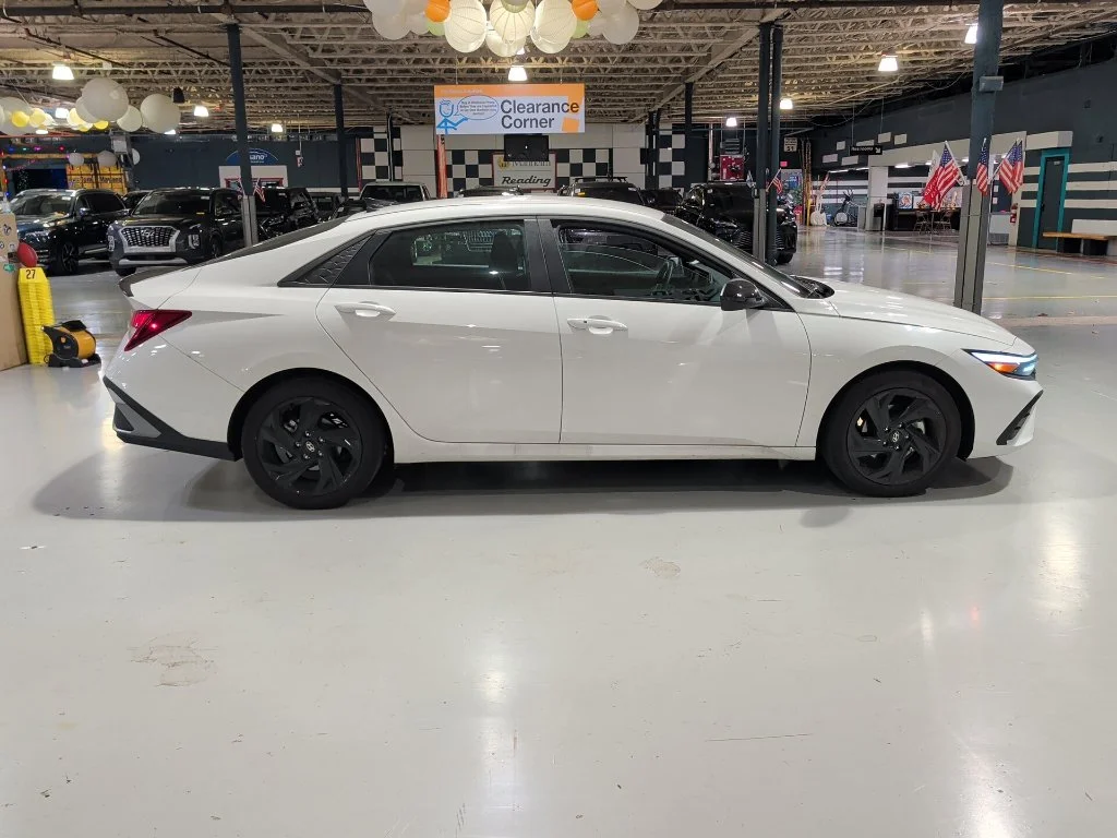 Used 2026 White Hyundai SEL Sport image 11