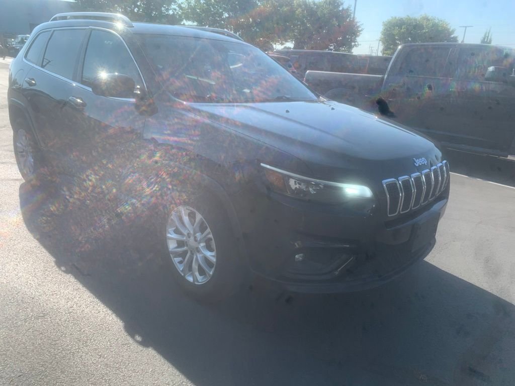 Used 2019 Diamond Black Crystal Pearlcoat Jeep Latitude image 5