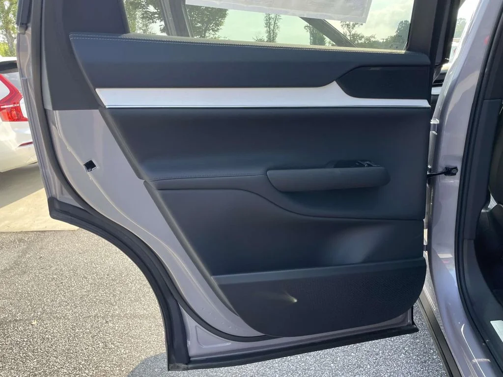 New 2026 Aurora Silver Volvo Ultra image 2