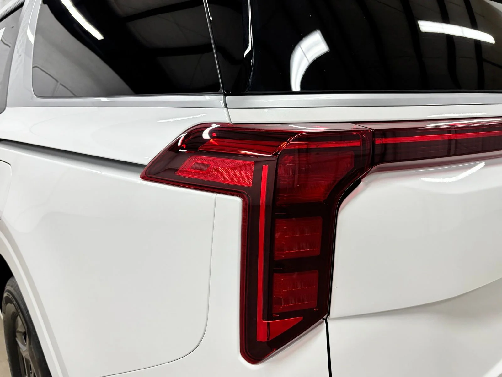 Used 2026 White Kia LXS image 8