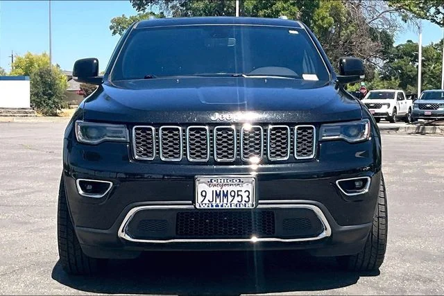 Used 2019 Diamond Black Jeep Limited image 3