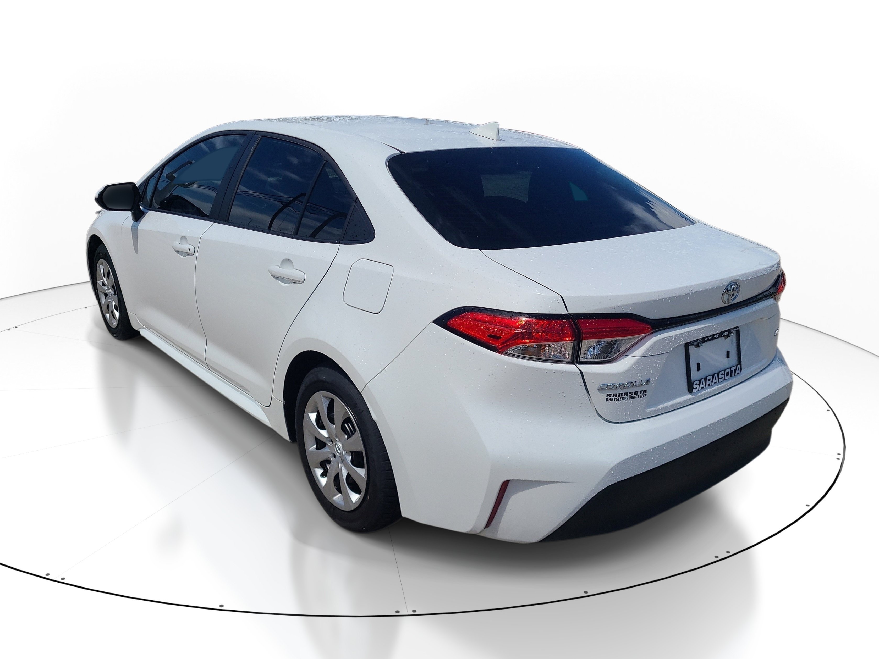Used 2025 Ice Toyota LE image 4